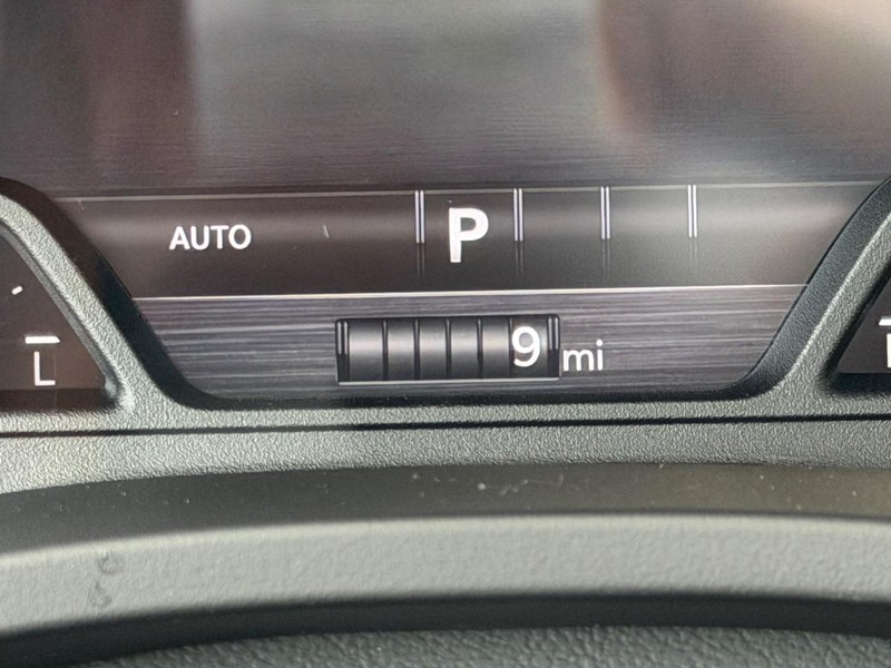 Ram 1500 Vehicle Full-screen Gallery Image 22