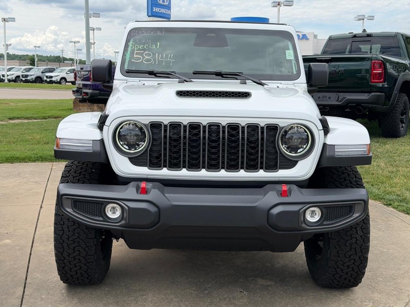 Jeep Wrangler Vehicle Full-screen Gallery Image 2