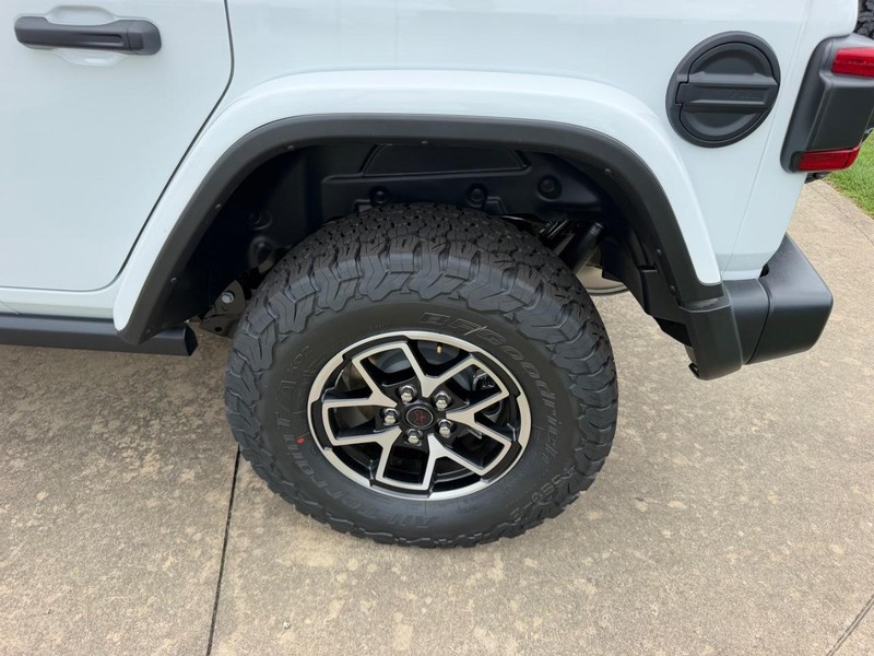 Jeep Wrangler Vehicle Full-screen Gallery Image 6