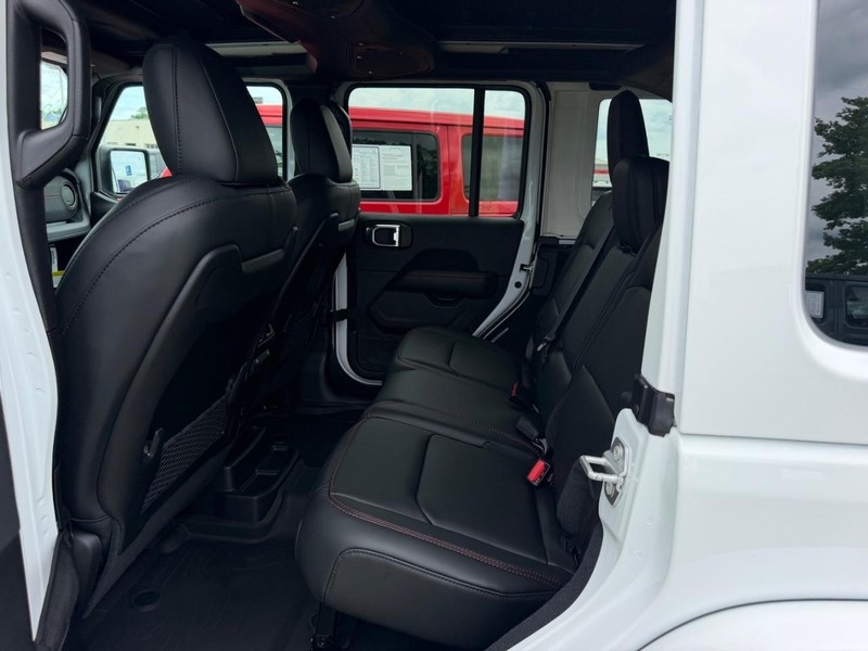 Jeep Wrangler Vehicle Full-screen Gallery Image 7