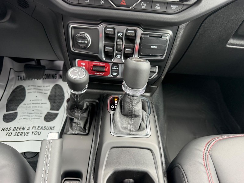 Jeep Wrangler Vehicle Full-screen Gallery Image 14
