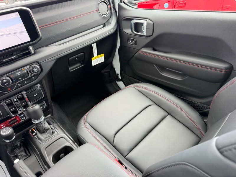 Jeep Wrangler Vehicle Full-screen Gallery Image 15