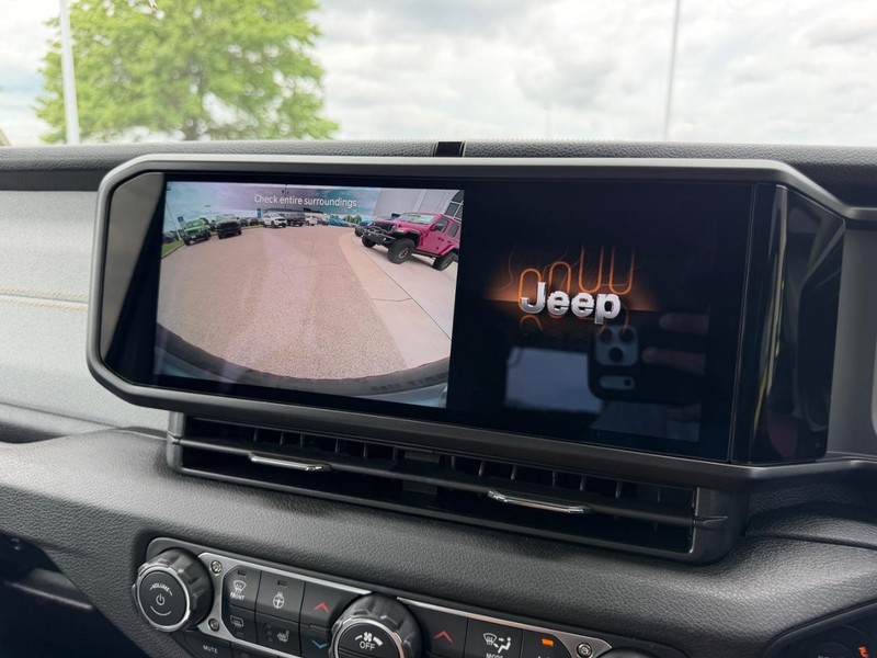 Jeep Wrangler Vehicle Full-screen Gallery Image 20