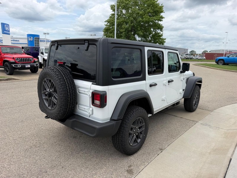Jeep Wrangler Vehicle Full-screen Gallery Image 4