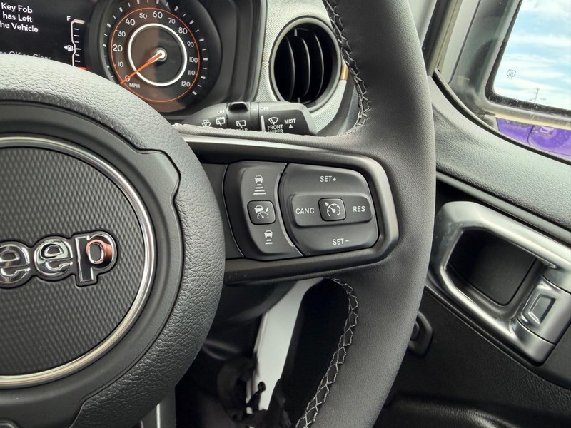 Jeep Wrangler Vehicle Full-screen Gallery Image 11