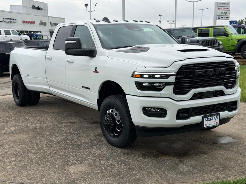 Ram 3500 Vehicle Full-screen Gallery Image 3