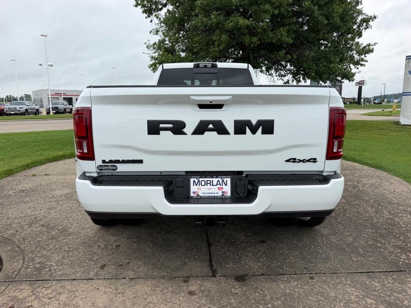 Ram 3500 Vehicle Full-screen Gallery Image 5