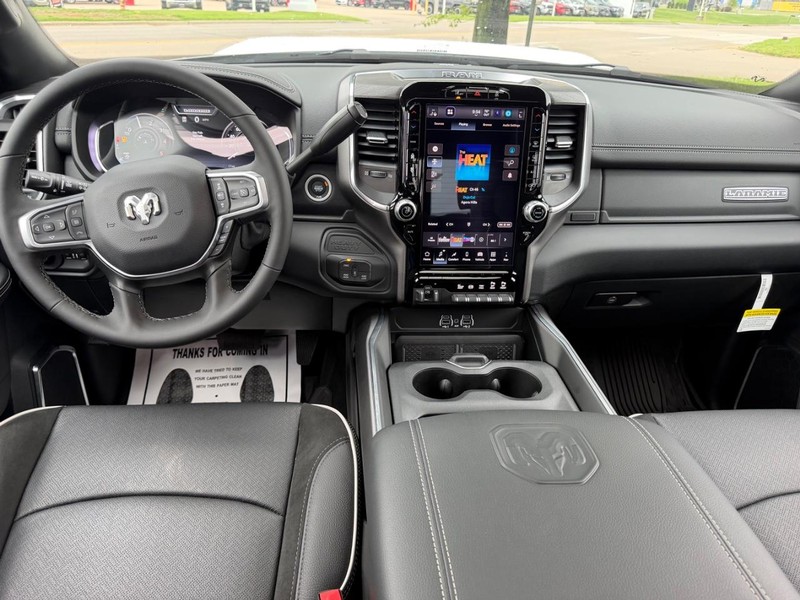 Ram 3500 Vehicle Full-screen Gallery Image 10