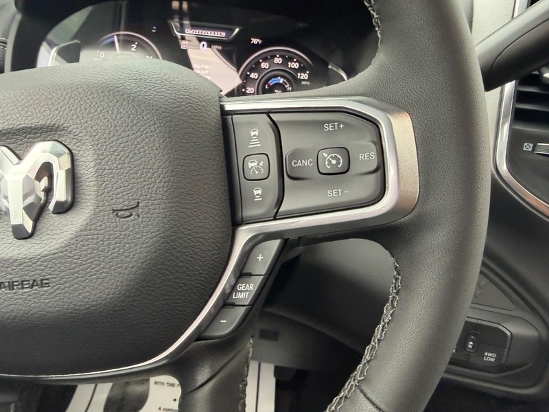 Ram 3500 Vehicle Full-screen Gallery Image 13