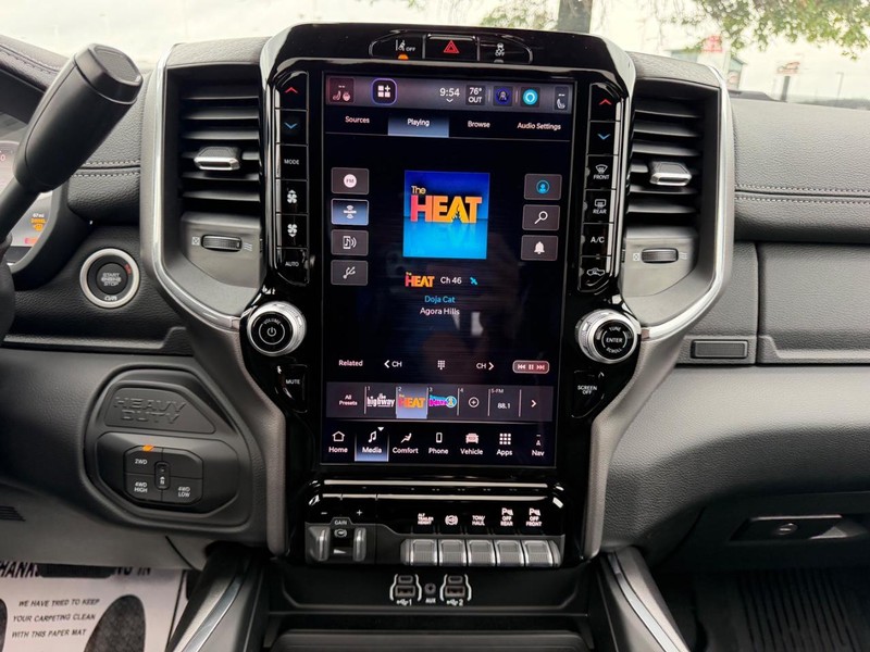 Ram 3500 Vehicle Full-screen Gallery Image 14