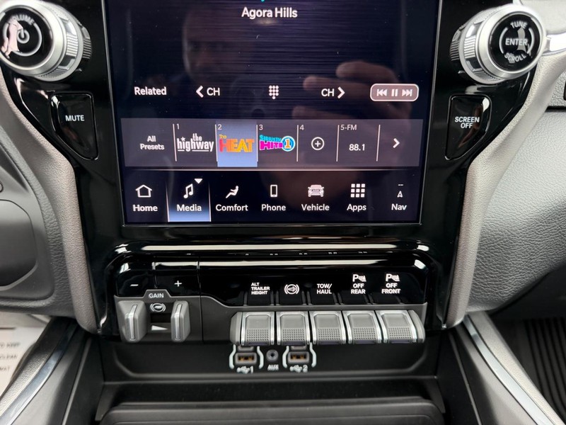 Ram 3500 Vehicle Full-screen Gallery Image 16