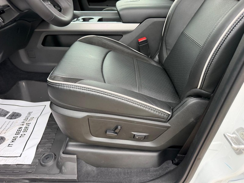 Ram 3500 Vehicle Full-screen Gallery Image 20