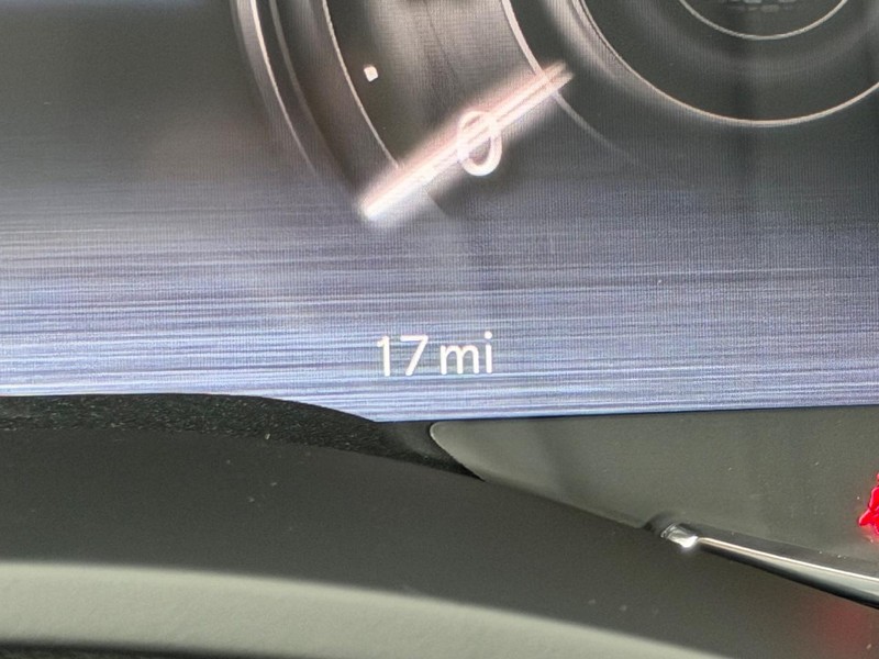 Ram 3500 Vehicle Full-screen Gallery Image 21