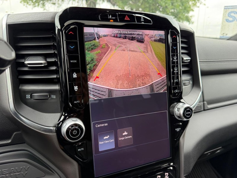 Ram 3500 Vehicle Full-screen Gallery Image 22