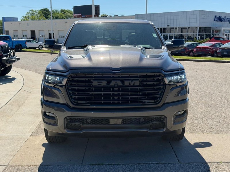 Ram 1500 Vehicle Full-screen Gallery Image 2