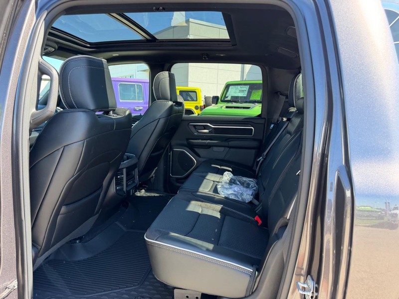 Ram 1500 Vehicle Full-screen Gallery Image 8