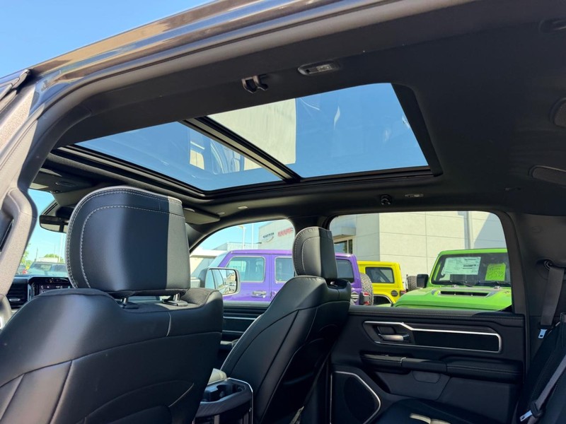 Ram 1500 Vehicle Full-screen Gallery Image 9