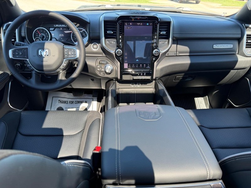 Ram 1500 Vehicle Full-screen Gallery Image 10