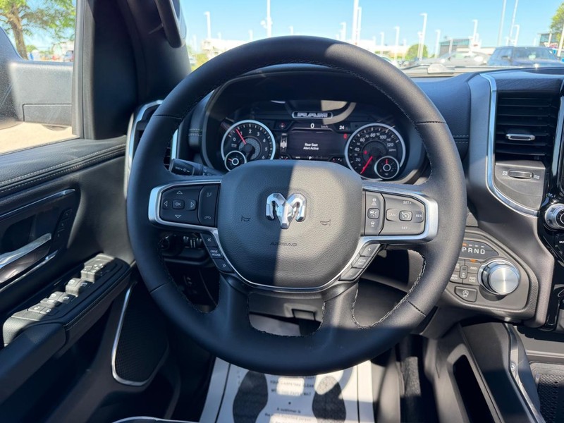 Ram 1500 Vehicle Full-screen Gallery Image 11