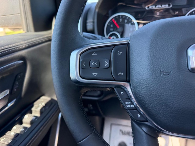 Ram 1500 Vehicle Full-screen Gallery Image 12