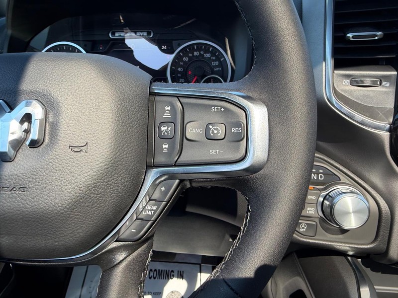 Ram 1500 Vehicle Full-screen Gallery Image 13