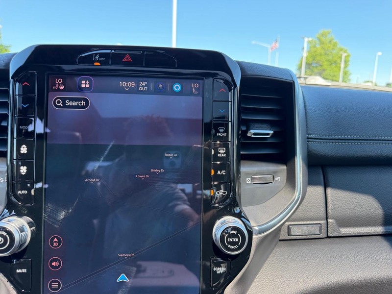 Ram 1500 Vehicle Full-screen Gallery Image 16