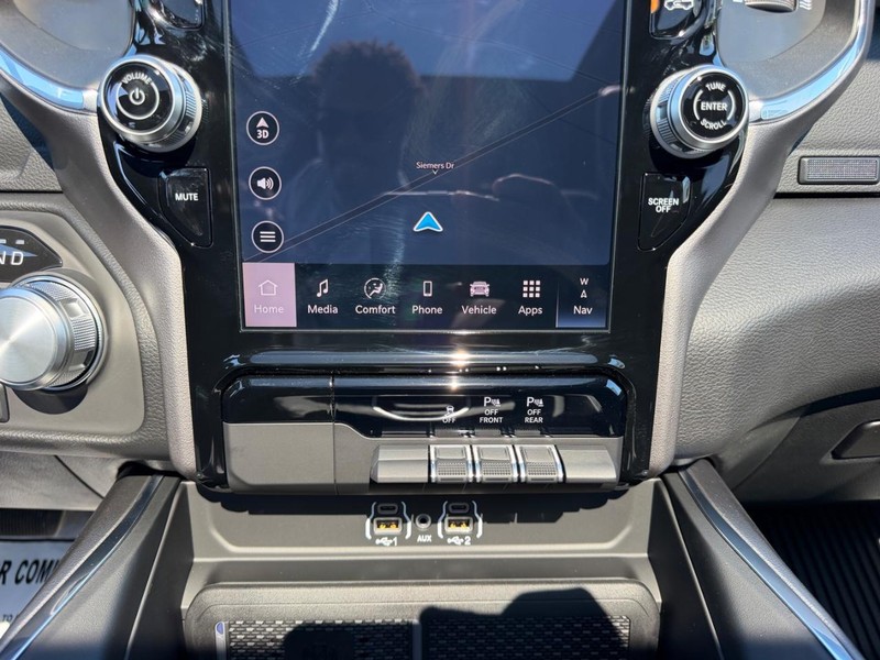 Ram 1500 Vehicle Full-screen Gallery Image 17
