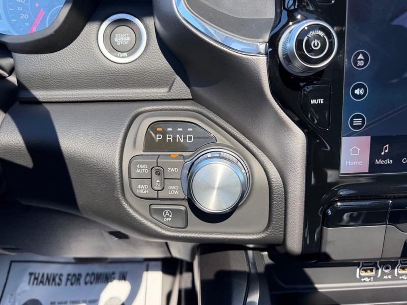 Ram 1500 Vehicle Full-screen Gallery Image 18