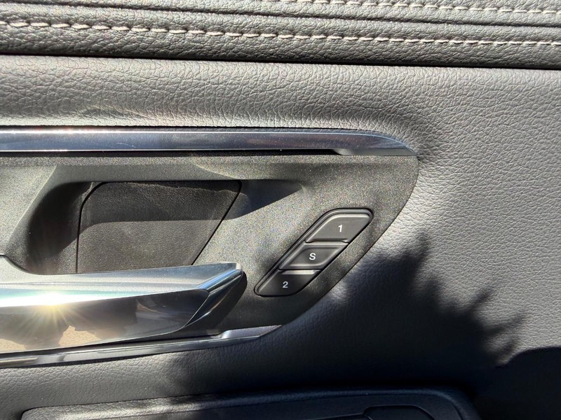 Ram 1500 Vehicle Full-screen Gallery Image 21
