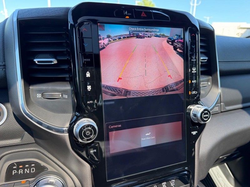 Ram 1500 Vehicle Full-screen Gallery Image 24