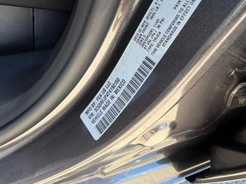 Ram 1500 Vehicle Full-screen Gallery Image 25
