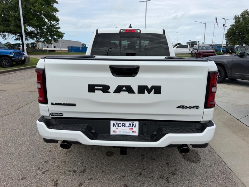 Ram 1500 Vehicle Full-screen Gallery Image 5