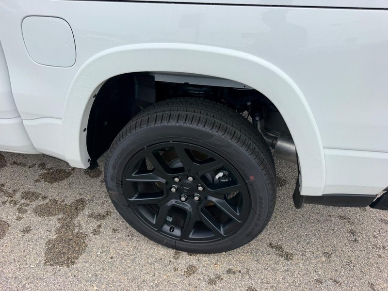 Ram 1500 Vehicle Full-screen Gallery Image 7