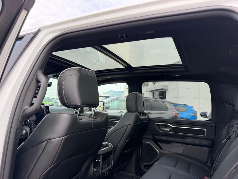 Ram 1500 Vehicle Full-screen Gallery Image 9