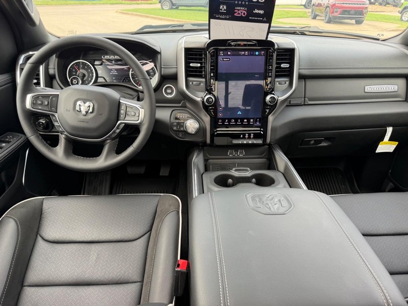 Ram 1500 Vehicle Full-screen Gallery Image 10