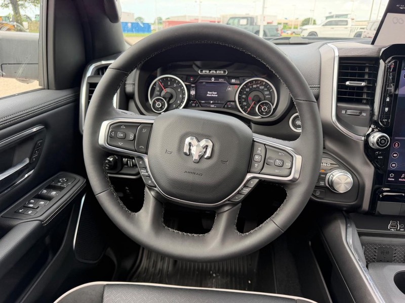 Ram 1500 Vehicle Full-screen Gallery Image 11