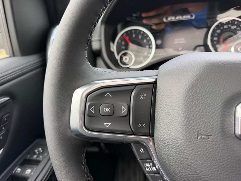 Ram 1500 Vehicle Full-screen Gallery Image 12