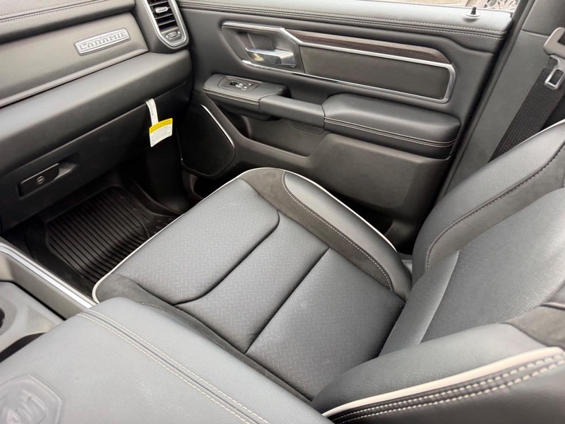 Ram 1500 Vehicle Full-screen Gallery Image 18