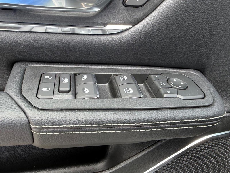 Ram 1500 Vehicle Full-screen Gallery Image 19