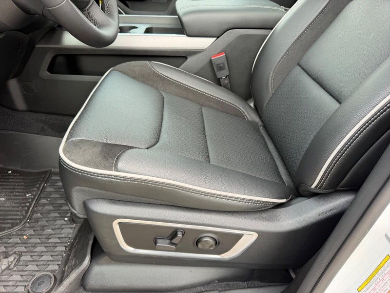 Ram 1500 Vehicle Full-screen Gallery Image 21