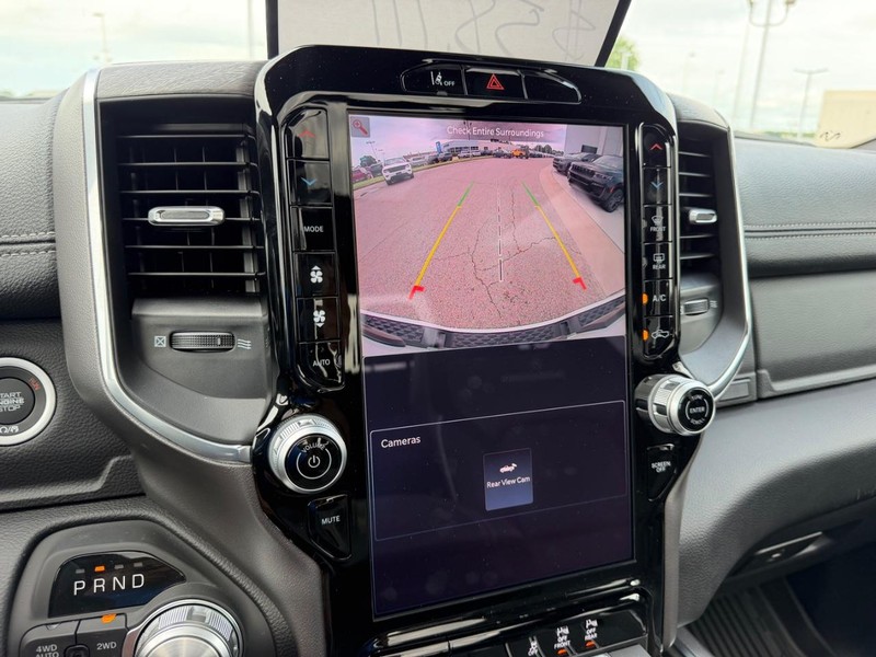 Ram 1500 Vehicle Full-screen Gallery Image 23