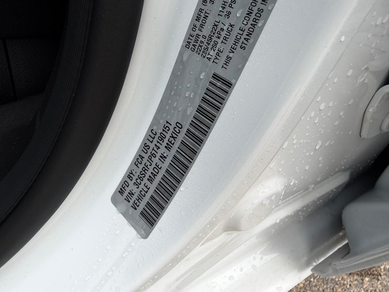 Ram 1500 Vehicle Full-screen Gallery Image 24