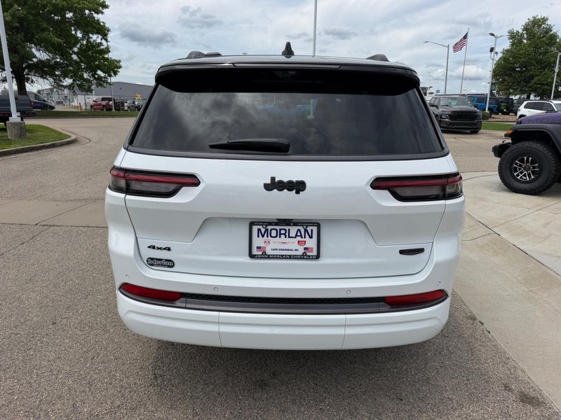 Jeep Grand Cherokee L Vehicle Full-screen Gallery Image 5