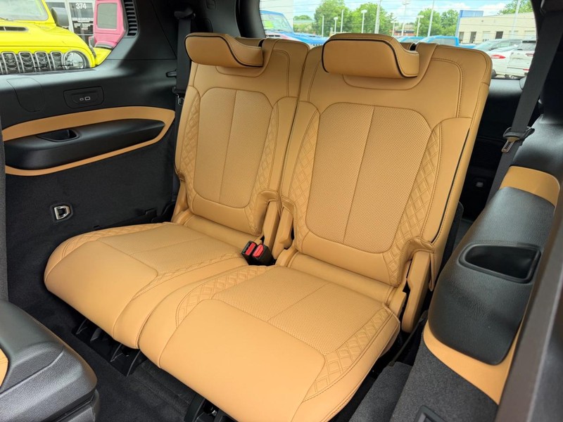 Jeep Grand Cherokee L Vehicle Full-screen Gallery Image 9