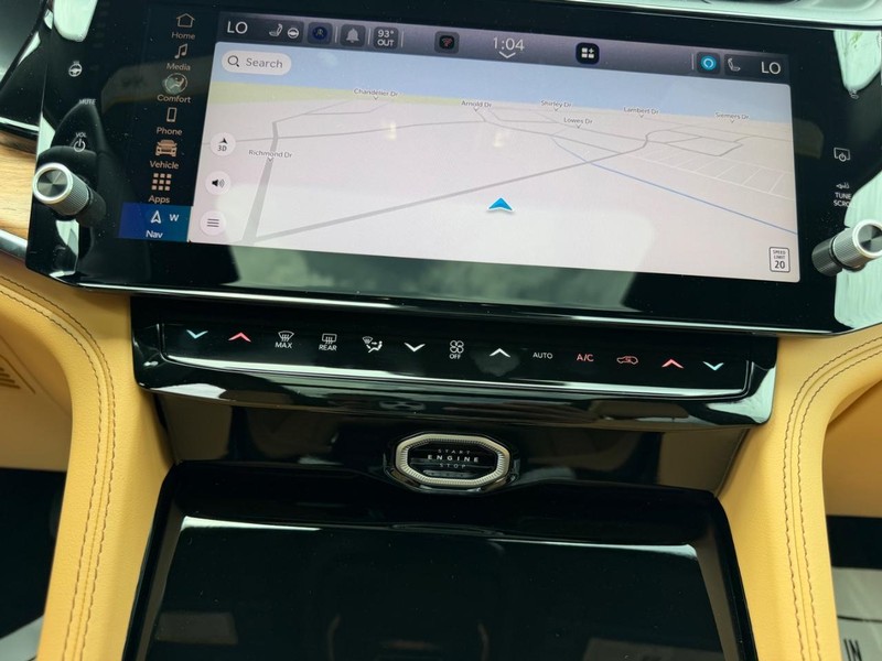 Jeep Grand Cherokee L Vehicle Full-screen Gallery Image 18