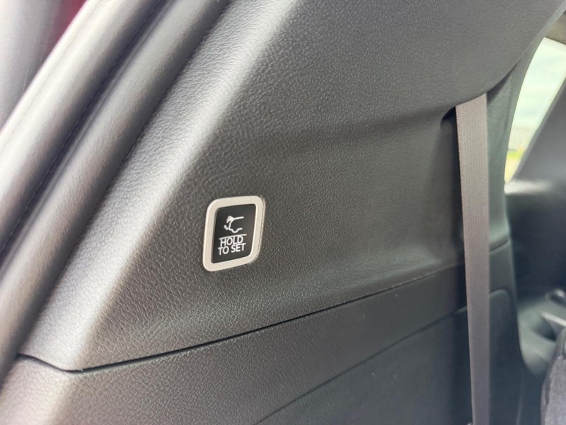 Chrysler Pacifica Vehicle Full-screen Gallery Image 7