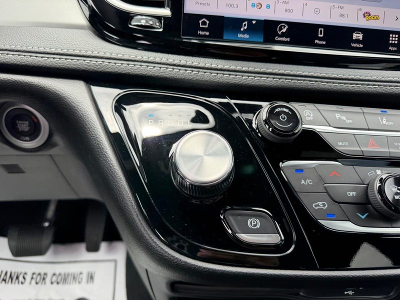 Chrysler Pacifica Vehicle Full-screen Gallery Image 18
