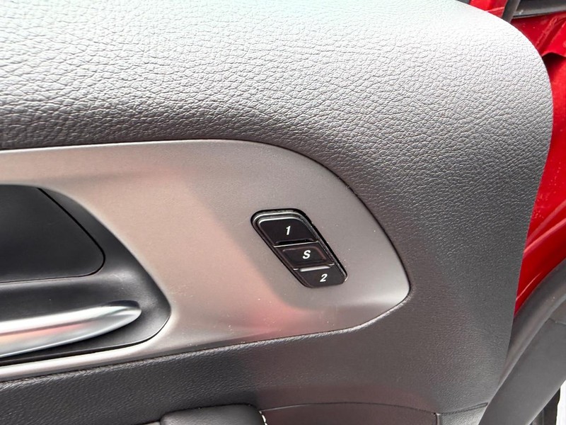 Chrysler Pacifica Vehicle Full-screen Gallery Image 21