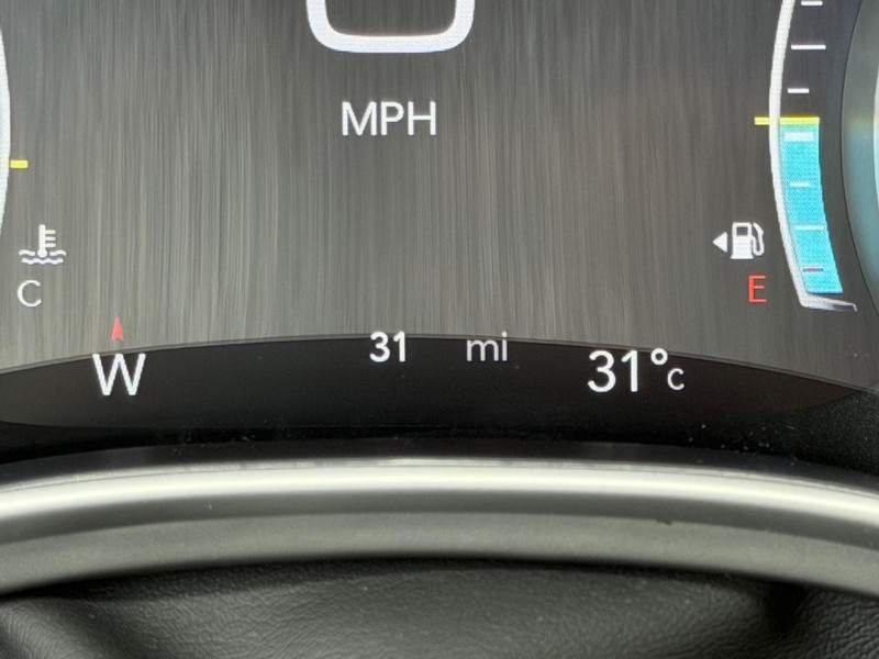 Chrysler Pacifica Vehicle Full-screen Gallery Image 23