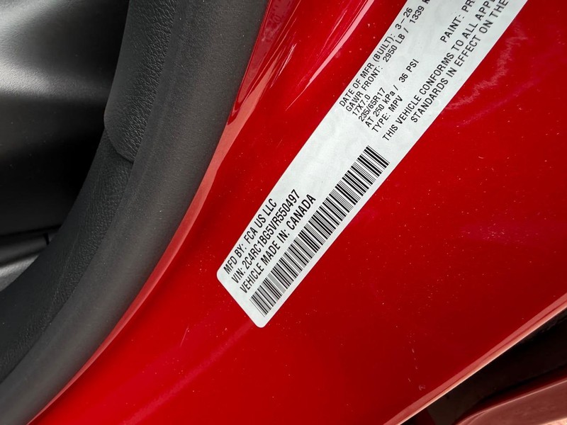 Chrysler Pacifica Vehicle Full-screen Gallery Image 24